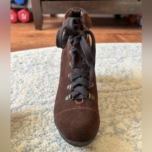 B.o.C Brown Suede Ankle Boots with Black Heel Women’s size 6 - Picture 8 of 9